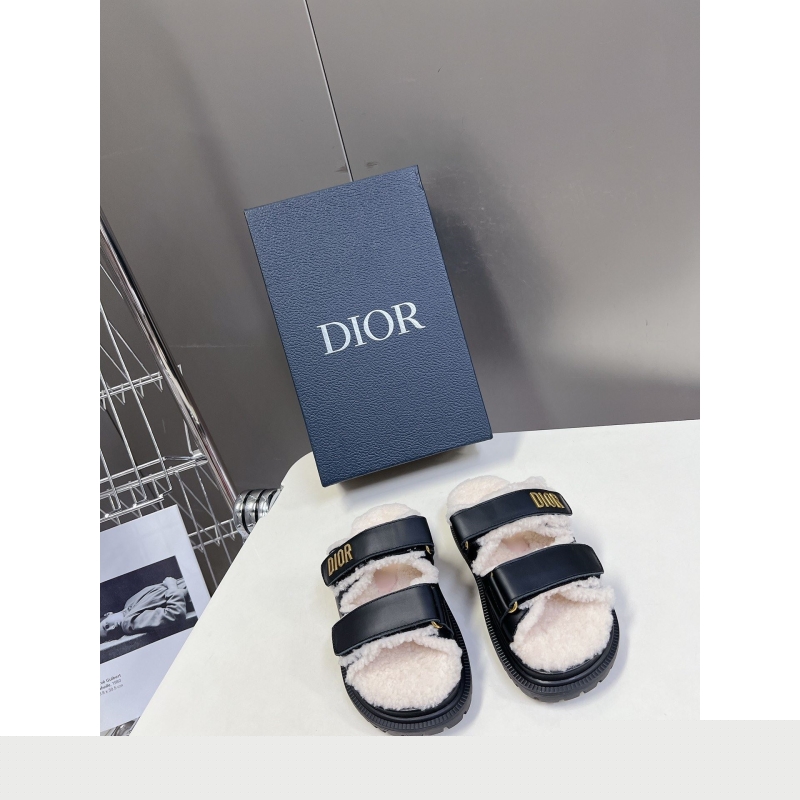 ch**an D*or sandals